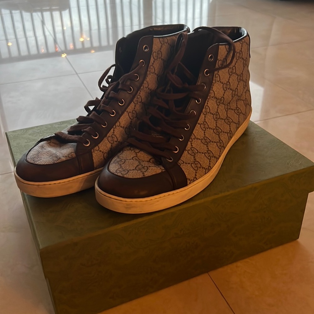 Gucci sneaker in great condition.